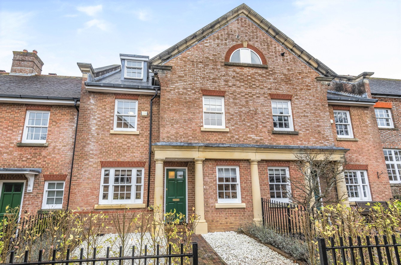 Springfield Park, North Parade, Horsham, Horsham, RH12 Listed by Alex